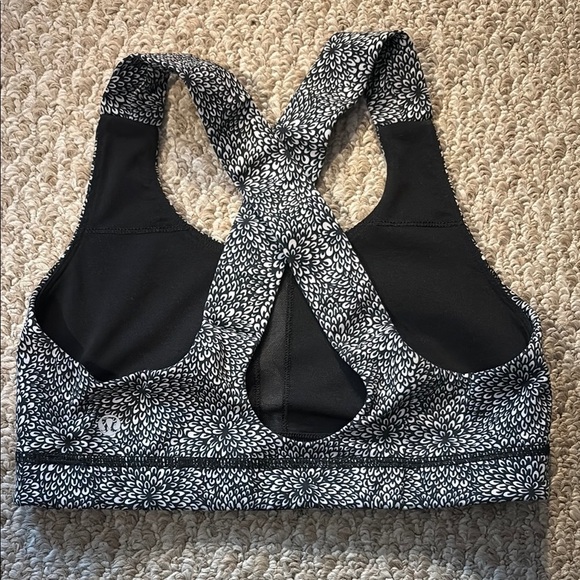 Lululemon Black and White Floral Sports Bra - Picture 2 of 4